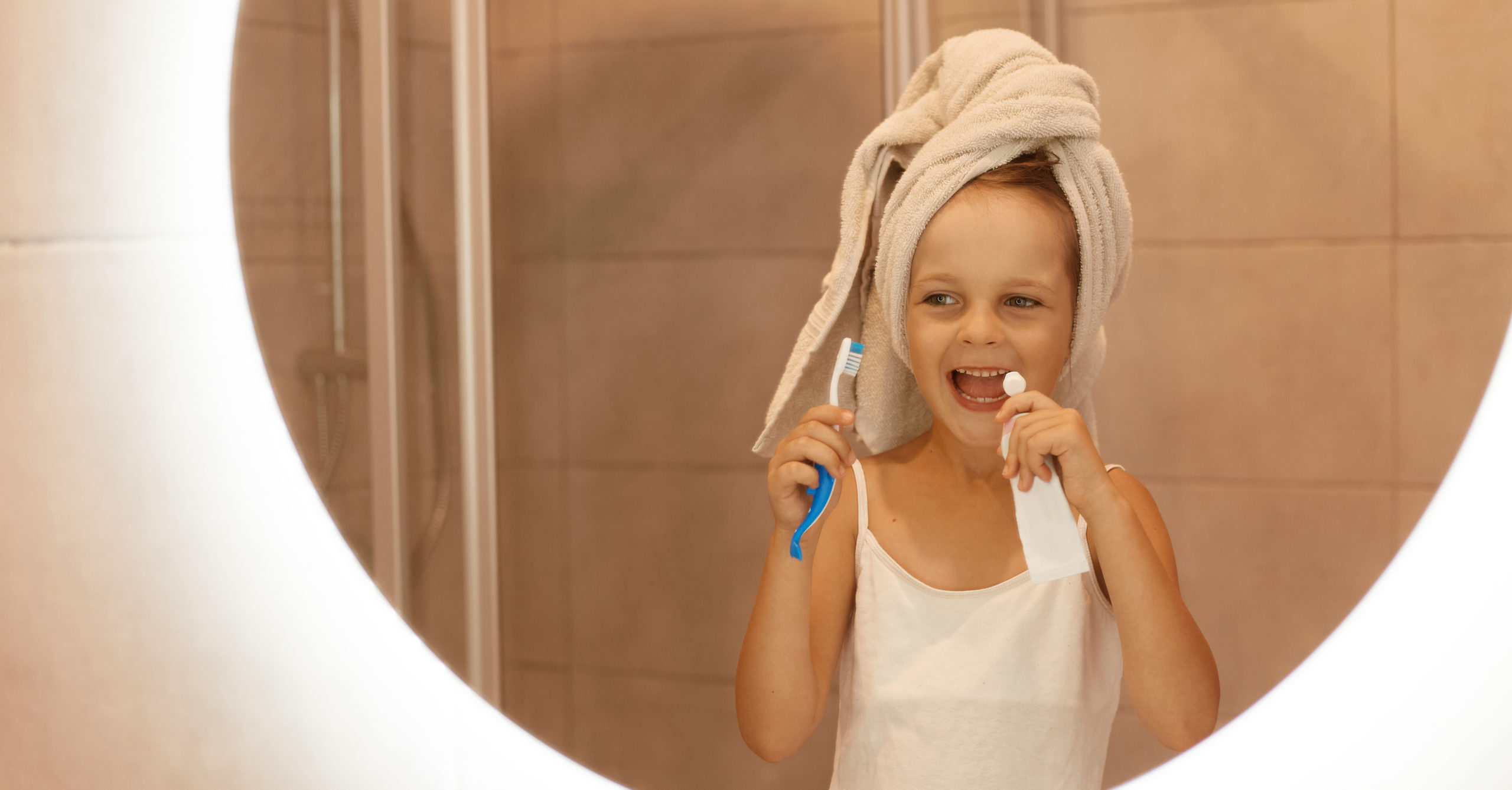 enseñar a lavarse los dientes a tus hijos